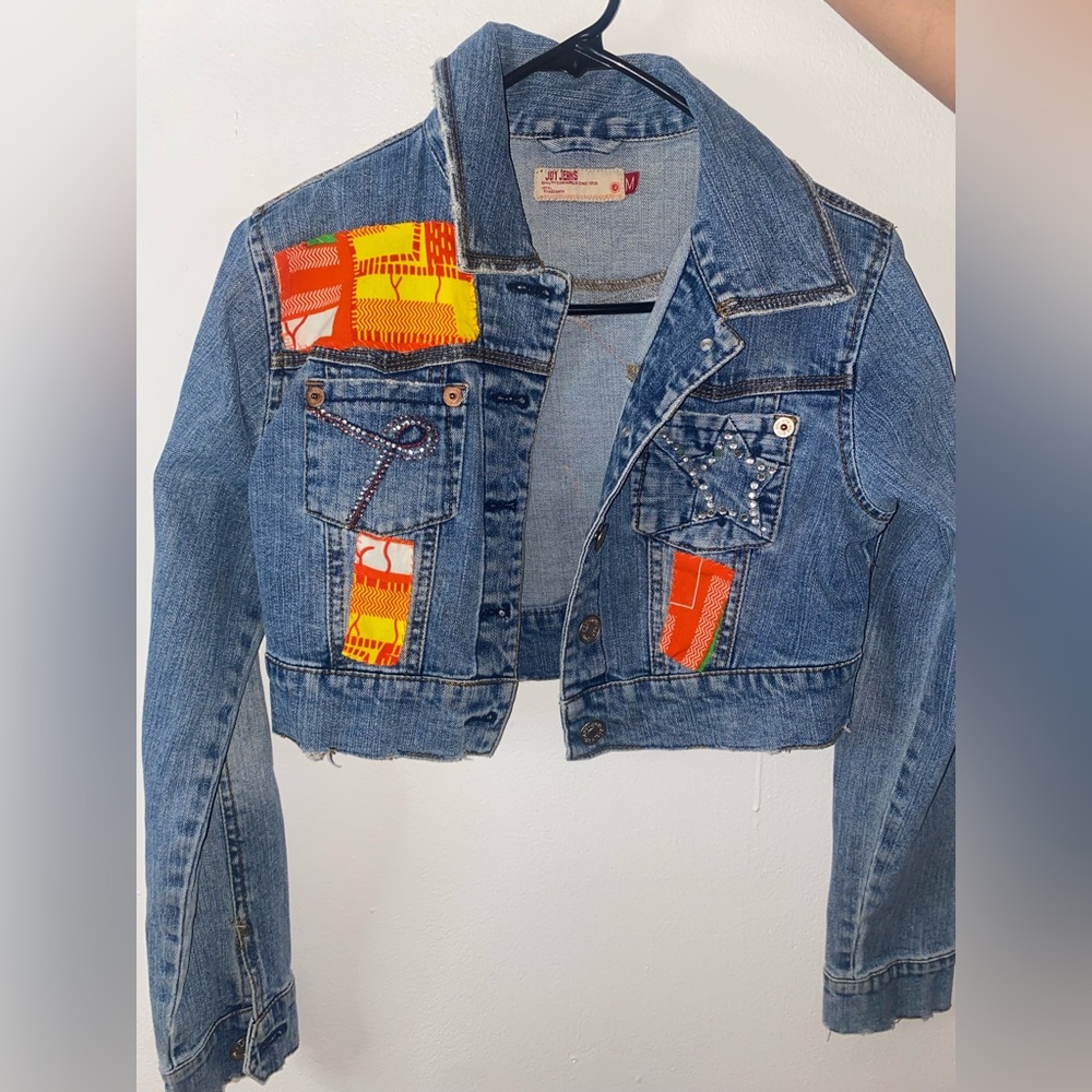 Crop denim jacket with African cloth print ( exclusive )